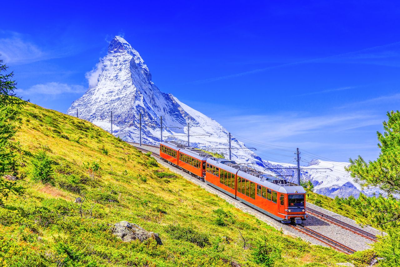 Gornergrat-tourist-train.jpg